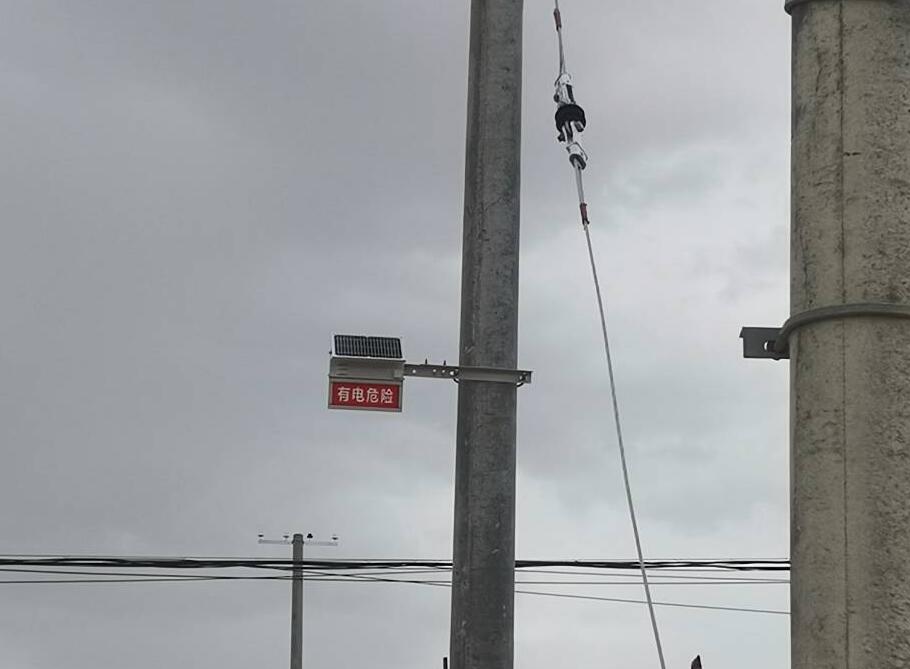 甘肅電力安裝防外破警示牌，為電力防護增添“保護傘”